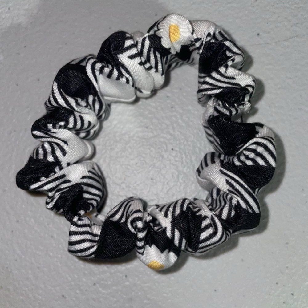 Black and White Scrunchie with honey bee Design